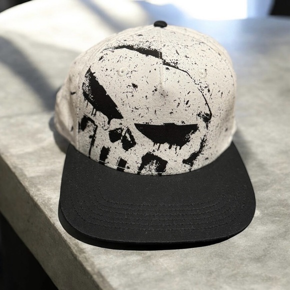 🆕Marvel Skull Graphic SnapBack Cap - Picture 1 of 11